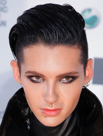 ... inzwischen hat der Sänger von Tokio Hotel die Haare stark gekürzt und gegelt.