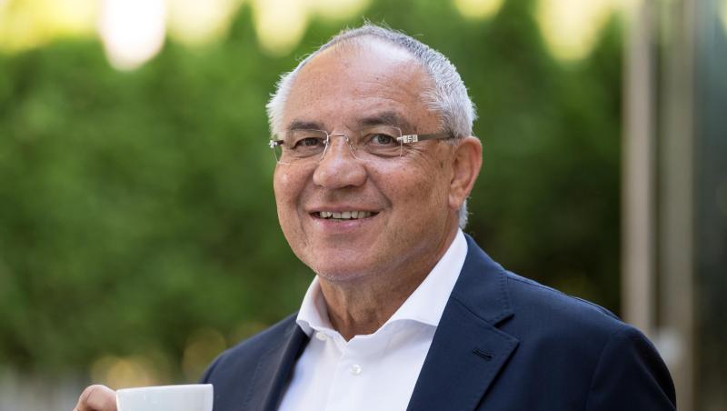 Der Fußballtrainer Felix Magath aufgenommen in einem Cafe. Foto: Sven Hoppe/Archiv Der Fußballtrainer Felix Magath aufgenommen in einem Cafe. Foto: Sven Hoppe/Archiv