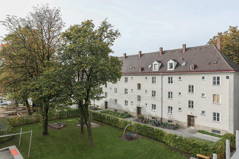 Kleine Arbeiterwohnungen aus den 30er Jahren, üppige Grünflächen: Die Siedlung Piusplatz ist renoviert und zeigt sich als lebenswertes Quartier im Osten der Stadt.