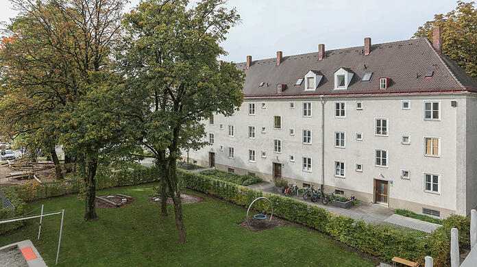 Kleine Arbeiterwohnungen aus den 30er Jahren, üppige Grünflächen: Die Siedlung Piusplatz ist renoviert und zeigt sich als lebenswertes Quartier im Osten der Stadt.