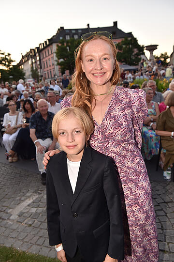 Brigitte Hobmeier mit Sohn Anton