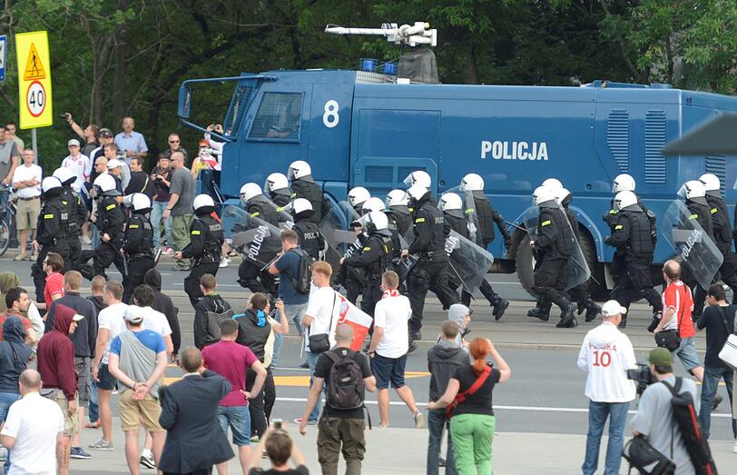 184 Verhaftete und 15 Verletzte bei den brutalen Krawallen zwischen polnischen und russischen Hooligans. Den Gewalttätern wird sofort der Prozess gemacht, am Donnerstag gibt&rsquo;s die ersten Urteile.