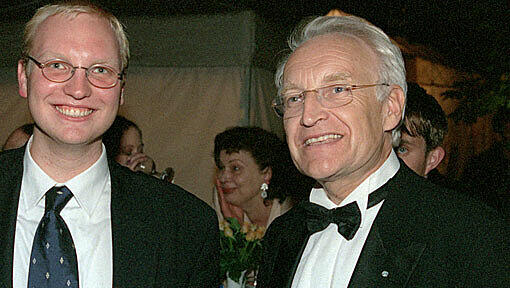 Dominic Stoiber (l.) neben seinem Vater, dem ehemaligen Ministerpräsidenten Edmund Stoiber. Dominic Stoiber (l.) neben seinem Vater, dem ehemaligen Ministerpräsidenten Edmund Stoiber.
