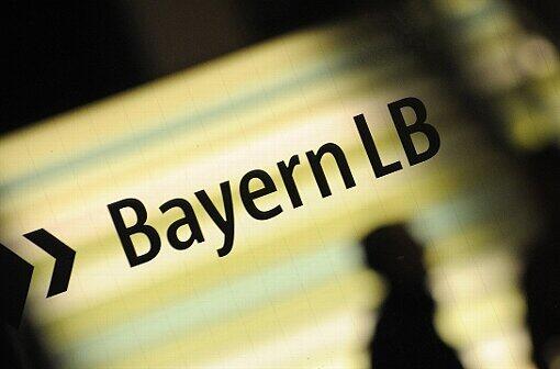 Die Bayerische Landesbank muss mit 10 Milliarden Euro vom Staat gerettet werden - und investiert in Hotels und Fußball-Sponsoring