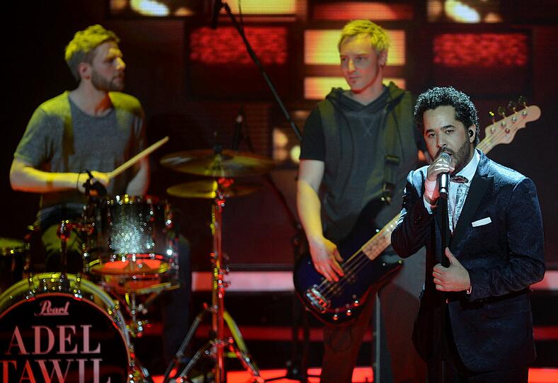 Der Sänger Adel Tawil tritt bei der Verleihung des Musikpreises Echo auf.