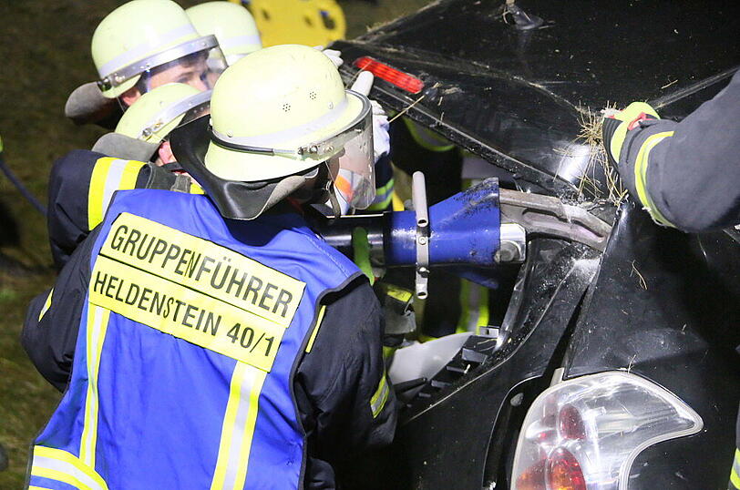 Ein Toyota-Fahrer ist nach einem Überholmanöver mit voller Wucht auf einen Fiat aufgefahren - drei Menschen wurden verletzt.