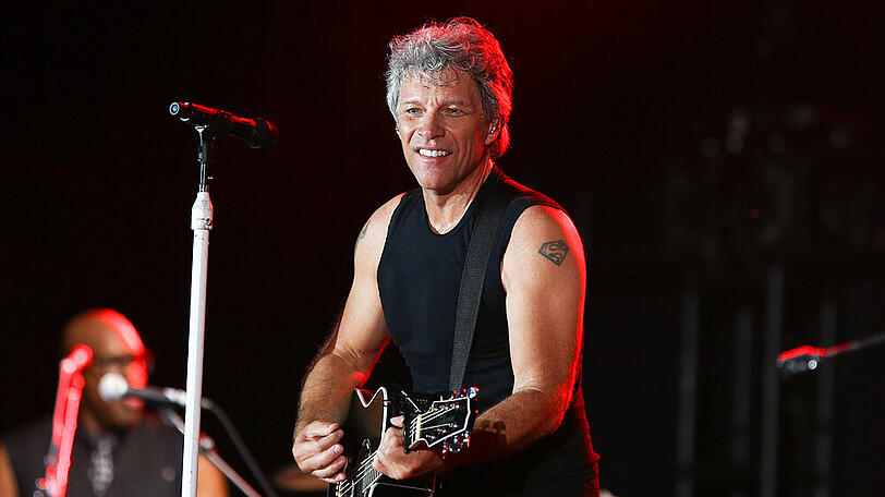 Die landesweite Tour von Bon Jovi (Foto) mit Bryan Adams quer durch die Vereinigten Staaten von Amerika musste wegen der Corona-Pandemie abgesagt werden.