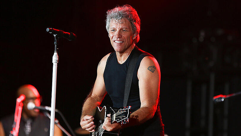 Die landesweite Tour von Bon Jovi (Foto) mit Bryan Adams quer durch die Vereinigten Staaten von Amerika musste wegen der Corona-Pandemie abgesagt werden. Die landesweite Tour von Bon Jovi (Foto) mit Bryan Adams quer durch die Vereinigten Staaten von Amerika musste wegen der Corona-Pandemie abgesagt werden.