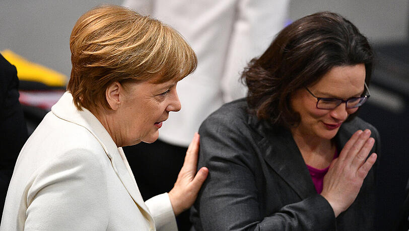 Bundeskanzlerin Angela Merkel (links) und die SPD-Fraktionsvorsitzende Andrea Nahles.
