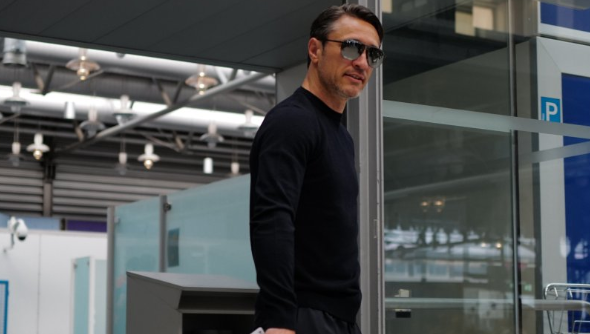 Cooler Coach: Niko Kovac am Flughafen. Cooler Coach: Niko Kovac am Flughafen.