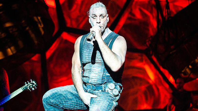 Till Lindemann bei einem Konzert in Moskau