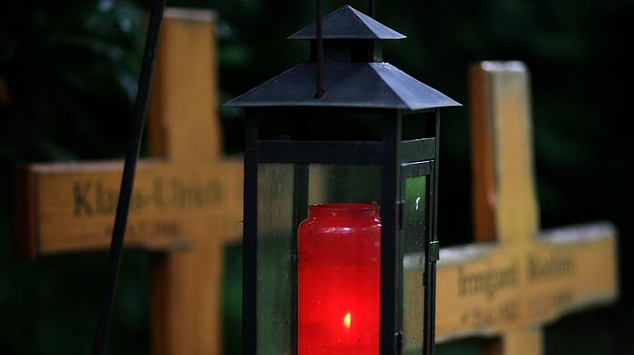 Auf dem Friedhof sind alle gleich, egal ob arm oder reich.