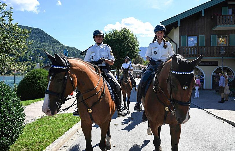 Auch die Reiterstaffel der Polizei war vor Ort. Auch die Reiterstaffel der Polizei war vor Ort.
