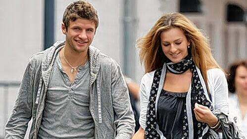 Frisch verheiratet: Thomas Müller und seine Lisa. Frisch verheiratet: Thomas Müller und seine Lisa.
