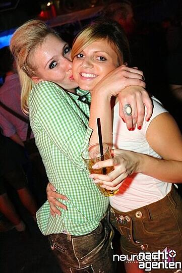 Im neuraum findet derzeit ein After-Wiesn-Showmarathon statt: "16 Tage Wies&rsquo;n - 16 Tage neuraum". Mehr Bilder unter www.nachtagenten.de