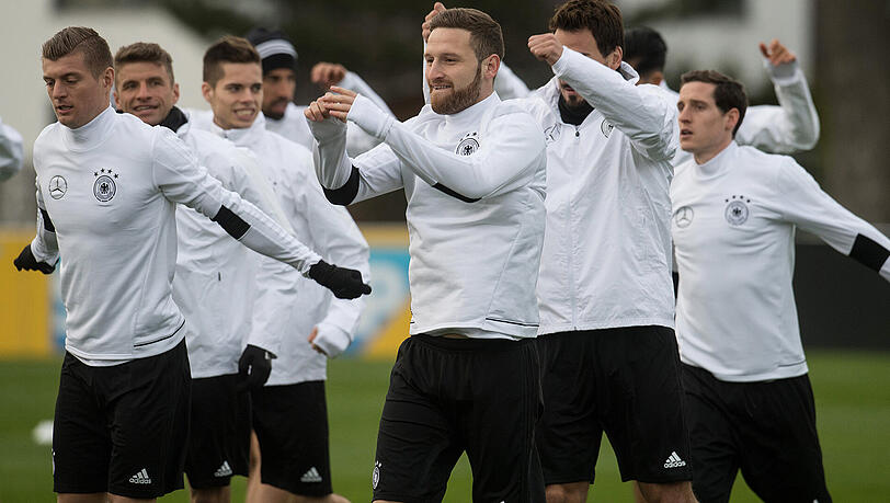 Die deutsche Nationalmannschaft steht vor der Pflichtaufgabe gegen Aserbaidschan. Die deutsche Nationalmannschaft steht vor der Pflichtaufgabe gegen Aserbaidschan.