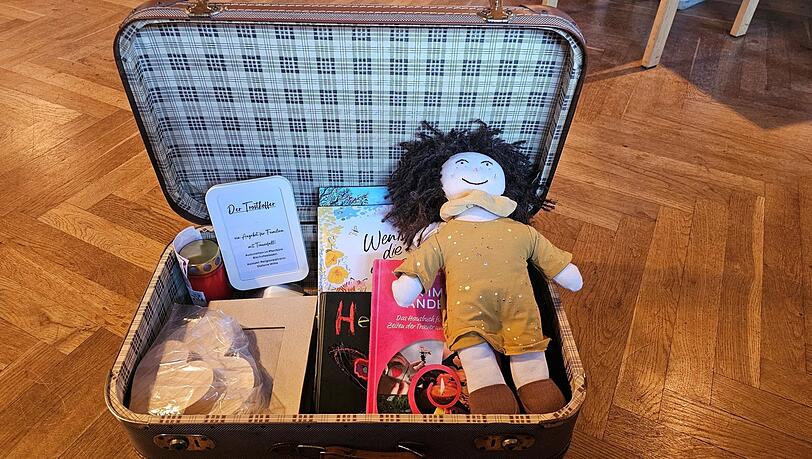 Koffer für alle Fälle: Im Trauerfall soll der Inhalt der mit Liebe gepackten Behältnisse Zuversicht spenden.