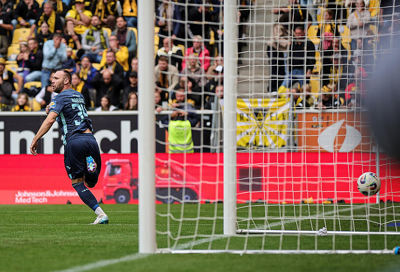 Patrick Hobsch bejubelt sein Tor zum 1:0. Patrick Hobsch bejubelt sein Tor zum 1:0.