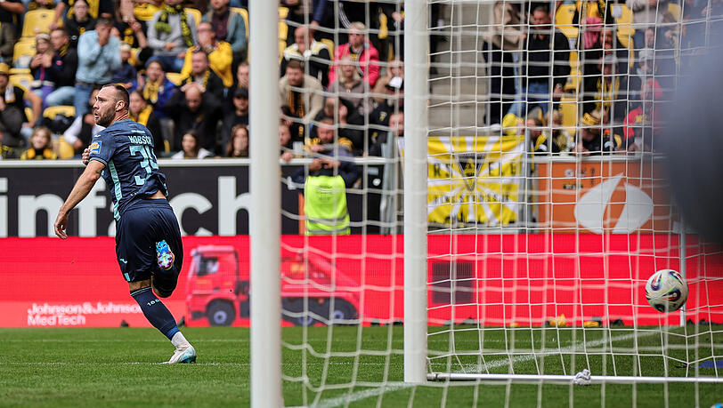 Patrick Hobsch bejubelt sein Tor zum 1:0. Patrick Hobsch bejubelt sein Tor zum 1:0.