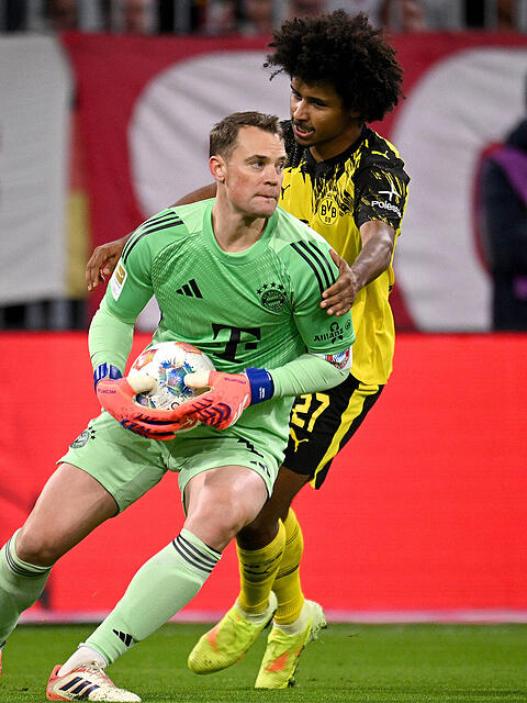 363 Bundesliga-Siege: Manuel Neuer (l.) ist jetzt Rekordhalter.