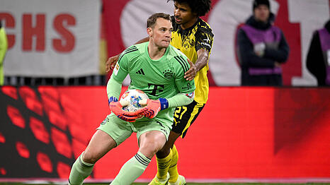 363 Bundesliga-Siege: Manuel Neuer (l.) ist jetzt Rekordhalter.