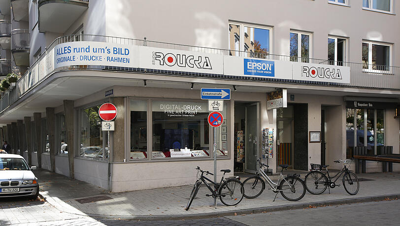 Die Postergalerie von Wolfgang Roucka in der Feilitzschstraße ist 54 Jahre lang ein Treffpunkt für Münchner Originale, Bazis und Künstler. Die Postergalerie von Wolfgang Roucka in der Feilitzschstraße ist 54 Jahre lang ein Treffpunkt für Münchner Originale, Bazis und Künstler.