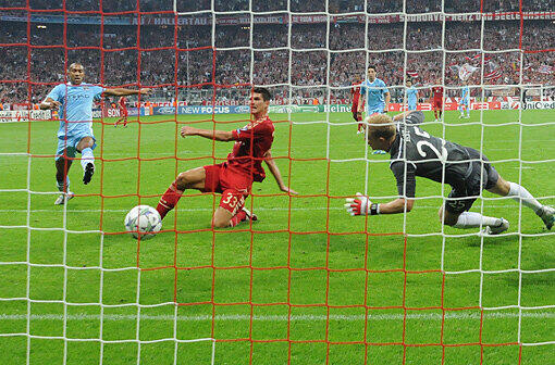 27. September, 21.23 Uhr, Mario Gomez: Der erste echte Prüfstein, doch Mario Gomez trifft auch in der Champions League gegen Englands Topteam Manchester City zum 1:0.