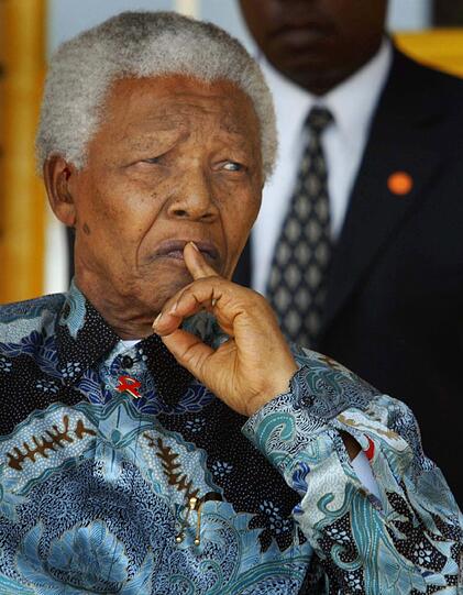 Hier weitere Bilder von Südafrikas Nationalheld Nelson Mandela. Er starb am 05.12.2013.