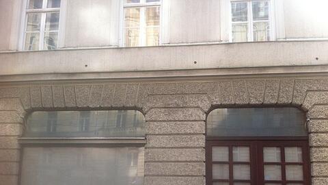 Beste Lage, aber wer oder was zieht hier ein? Der Laden in der Müllerstraße wird endlich renoviert.