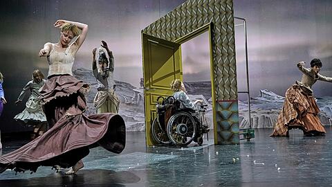 André Benndorff, Katharina Marie Schubert, Nicola Fritzen, Lucy Wilke und Jelena Kulic in "Hungry Ghosts".