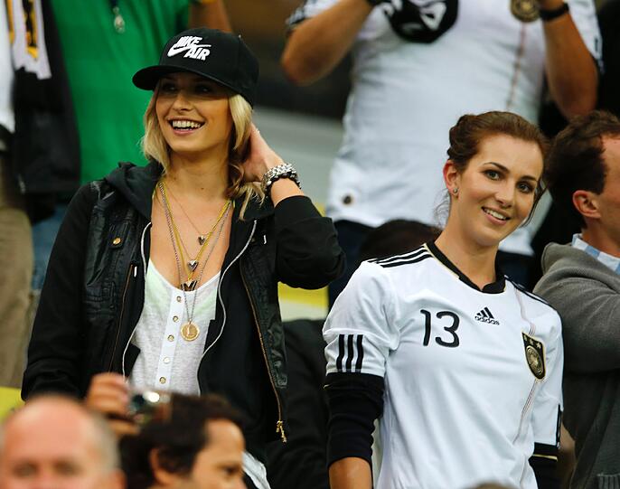 Die EM der Spielerfrauen: So schön sind Lena, Sarah, Cathy und Co.