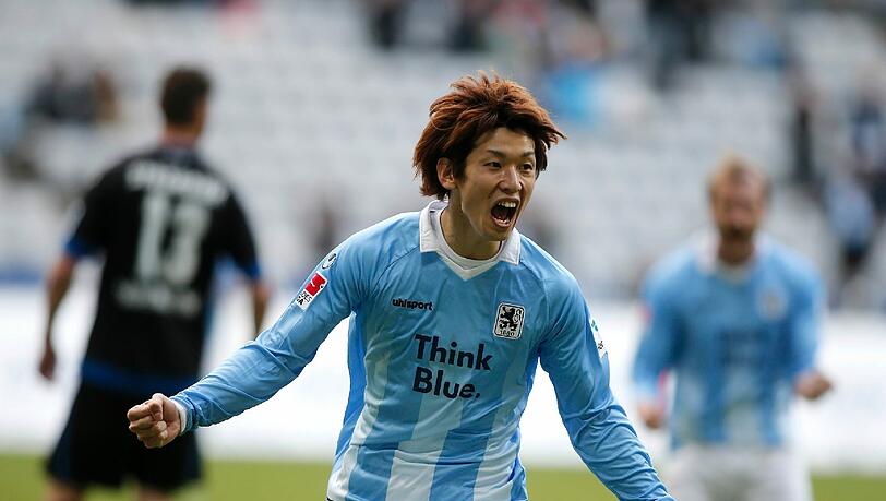 Winter-Transfer Osako feiert seinen Treffer zum 2:2. Winter-Transfer Osako feiert seinen Treffer zum 2:2.