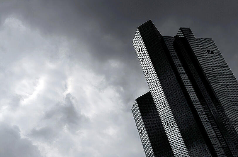 Vier amtierende Vorstände und zwei weitere Top-Manager der Deutschen Bank sehen sich mit schweren Vorwürfen der Finanzaufsichtsbehörde Bafin konfrontiert.