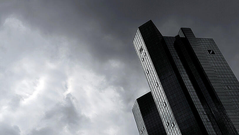 Vier amtierende Vorstände und zwei weitere Top-Manager der Deutschen Bank sehen sich mit schweren Vorwürfen der Finanzaufsichtsbehörde Bafin konfrontiert. Vier amtierende Vorstände und zwei weitere Top-Manager der Deutschen Bank sehen sich mit schweren Vorwürfen der Finanzaufsichtsbehörde Bafin konfrontiert.