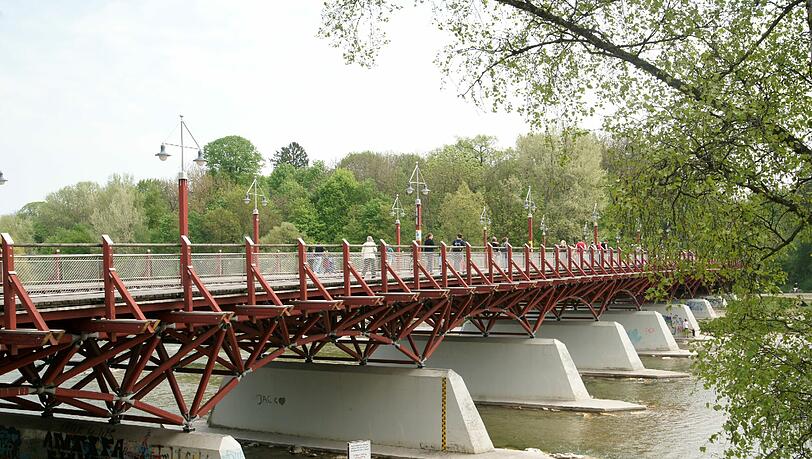 Die Isar in Thalkirchen. Die Rad- und Fußwege entlang des Flusses in diesem Bereich werden jetzt saniert. Die Isar in Thalkirchen. Die Rad- und Fußwege entlang des Flusses in diesem Bereich werden jetzt saniert.