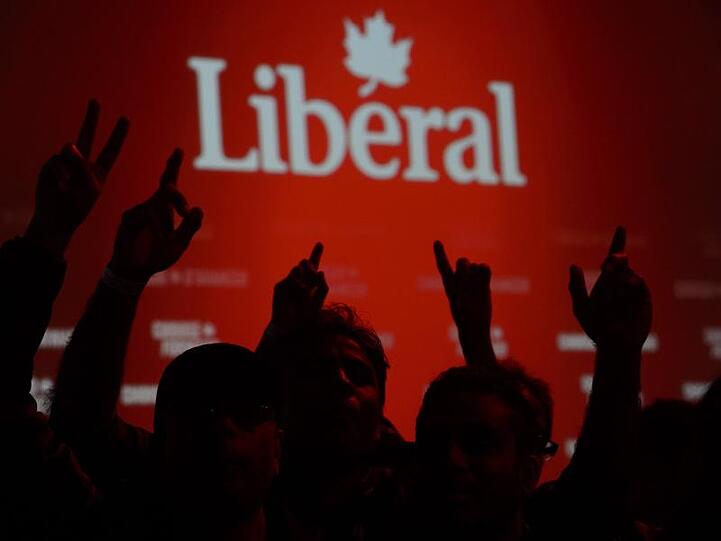 Anhänger der Liberalen von Premierminister Trudeau jubeln über die Wahlergebnisse.