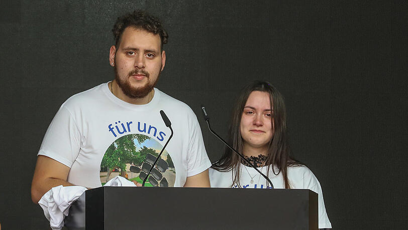 Sunai Dayicik und Schwester Gülfer vermissen ihren Bruder Hüseyin.
