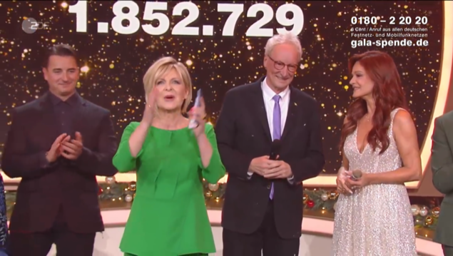 Freuen sich über das Endergebnis: Andreas Gabalier, Carmen Nebel, Johannes Zurnieden und Andrea Berg (v.l.n.r.) Freuen sich über das Endergebnis: Andreas Gabalier, Carmen Nebel, Johannes Zurnieden und Andrea Berg (v.l.n.r.)