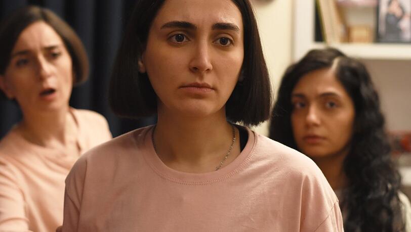 Darstellerin Mahsa Rostami (Vordergrund) in "Die Saat des heiligen Feigenbaums".