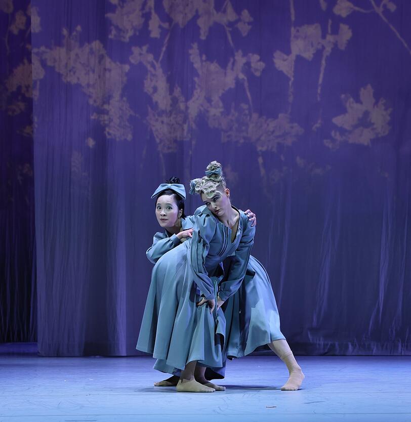 Die Stiefschwestern (Montana Dalton und Chia-Fen Yeh) gibt es eben nur im Doppelpack.