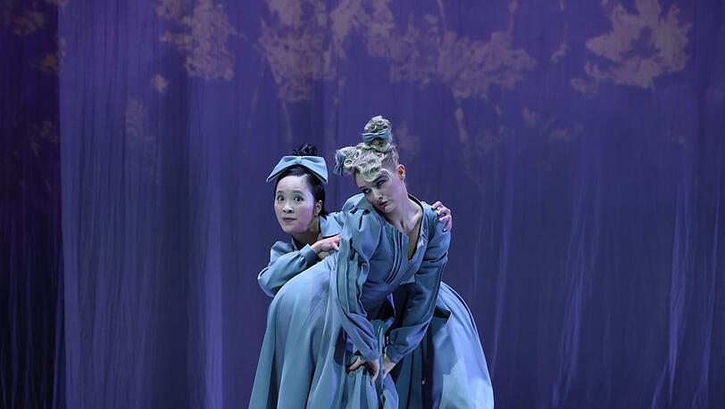 Die Stiefschwestern (Montana Dalton und Chia-Fen Yeh) gibt es eben nur im Doppelpack.