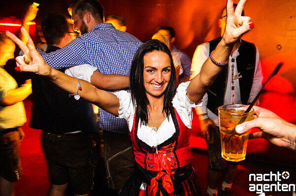 Etwas züchtiger, aber immer noch ganz schön sexy waren die After-Wiesn-Partys am Wochenende im Neuraum.