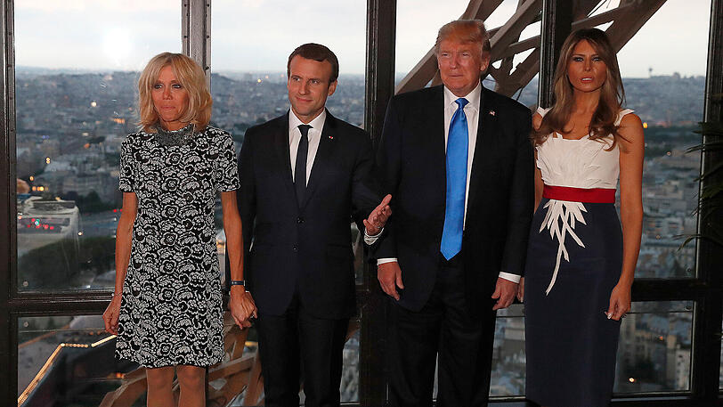 Trafen sich auf dem Eiffelturm zum Mittagessen: Emmanuel Macron, Donald Trump und ihre First Ladies.