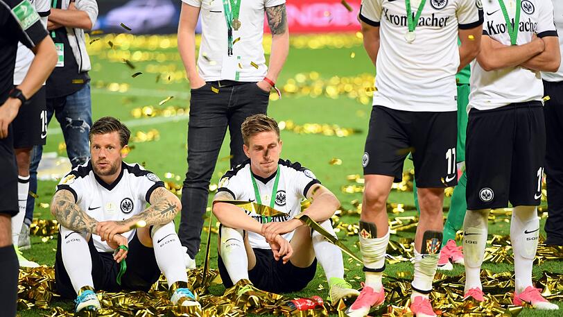 Lange Gesichter bei den Spielern von Eintracht Frankfurt nach 90 Minuten.