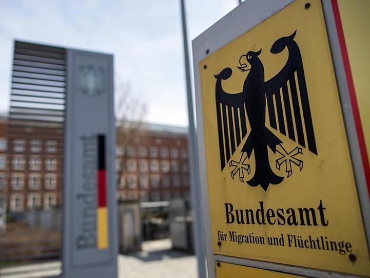 Das Bundesamt für Migration und Flüchtlinge in Nürnberg: Die Behörde stellt Asylentscheide für Syrer zurück.