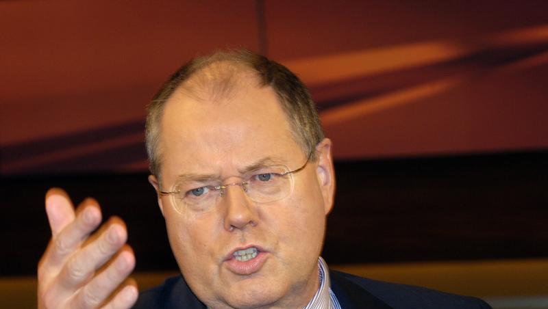 Peer Steinbrück (63) hält Politiker für unterbezahlt Peer Steinbrück (63) hält Politiker für unterbezahlt