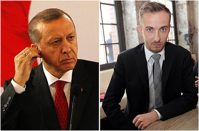 Jan Böhmermann hat das Gedicht über den türkischen Präsidenten Recep Tayyip Erdogan mit dem Titel "Schmähkritik" am 31. März in seiner satirischen TV-Show "Neo Magazin Royale" präsentiert.