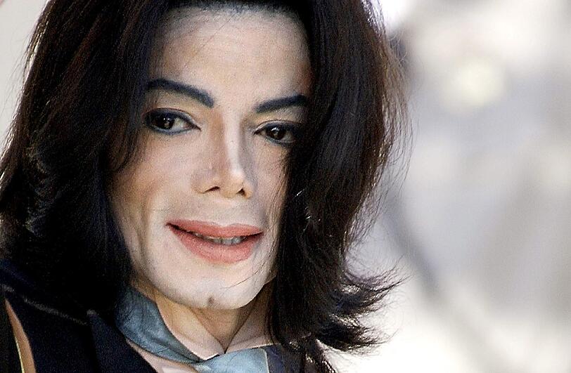 Menschen auf der ganzen Welt waren bewegt vom unerwarteten des King of Pop starb. Todesursache war eine akute Vergiftung durch das Narkotikum Propofol.