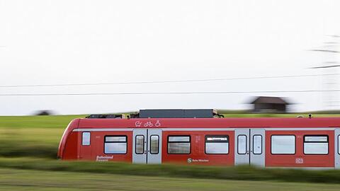 Nach einer Fahrzeugstörung ist es auf der sogenannten Stammstrecke zu Verspätungen von bis zu 30 Minuten gekommen. Foto: Matthias Balk/dpa/Archivbild