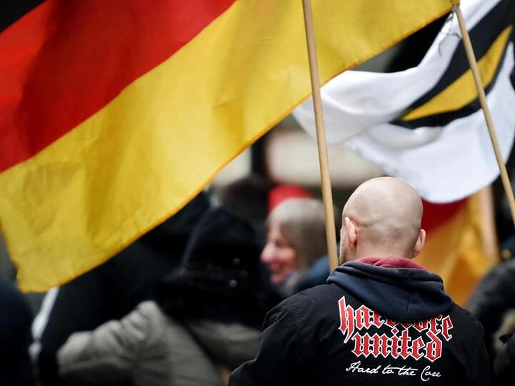 Die rechtsextreme Kleinstpartei "Die Rechte" hat nach dem Tod von Regierungspräsident Walter Lübcke zur Demo in Kassel aufgerufen.